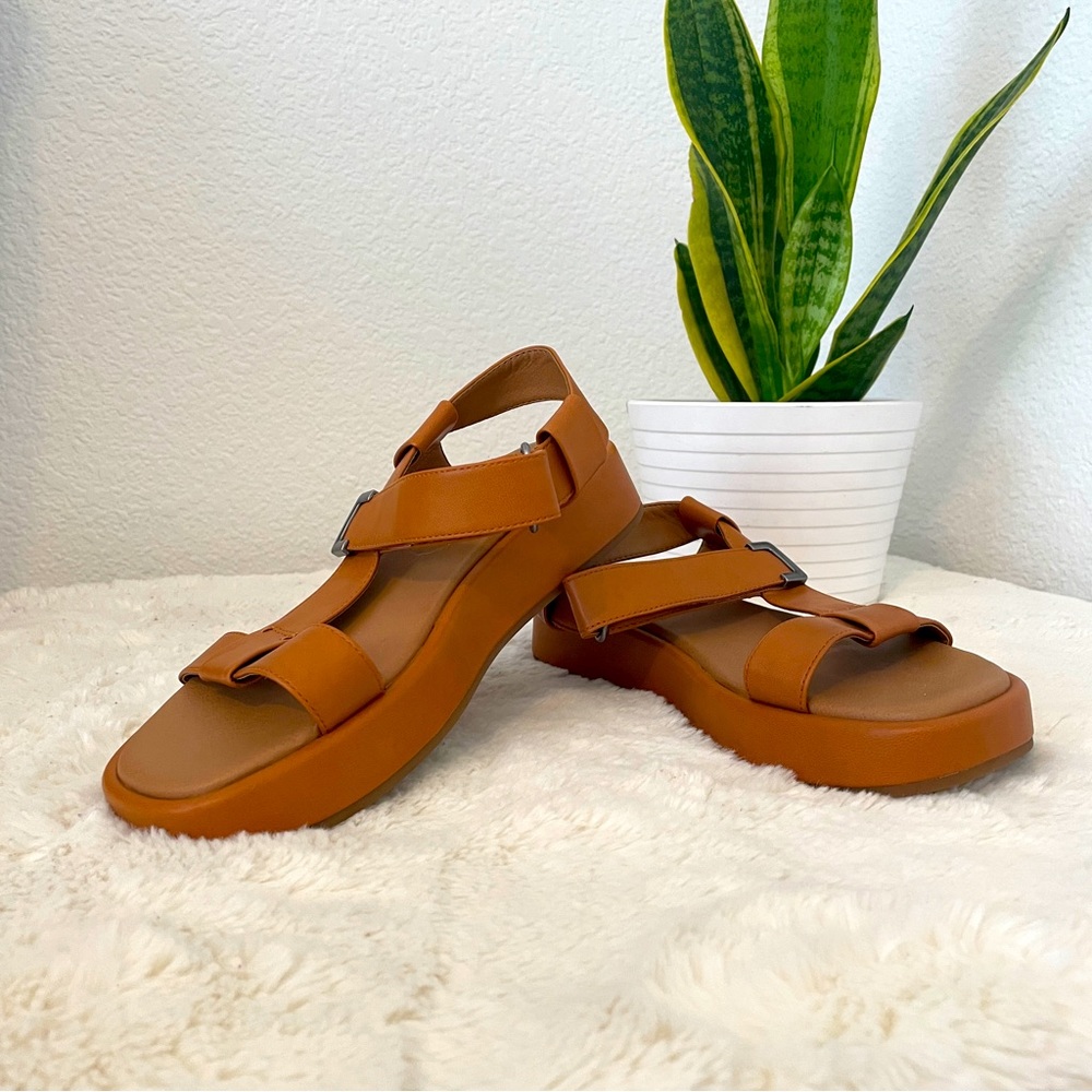 SUSINA Andee Platform Sandal NWOT Size 6 Brown - Narrow Fit